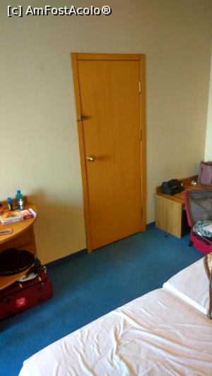 [P06] Dubioasa usa (blocata totusi) dintre camere » foto by Lucian87
 - 
<span class="allrVoted glyphicon glyphicon-heart hidden" id="av974884"></span>
<a class="m-l-10 hidden" id="sv974884" onclick="voting_Foto_DelVot(,974884,452)" role="button">șterge vot <span class="glyphicon glyphicon-remove"></span></a>
<a id="v9974884" class=" c-red"  onclick="voting_Foto_SetVot(974884)" role="button"><span class="glyphicon glyphicon-heart-empty"></span> <b>LIKE</b> = Votează poza</a> <img class="hidden"  id="f974884W9" src="/imagini/loader.gif" border="0" /><span class="AjErrMes hidden" id="e974884ErM"></span>