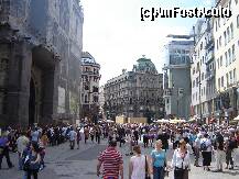 [P05] Piata Sfantul Stefan, aglomeratie de turisti » foto by KFZ
 - 
<span class="allrVoted glyphicon glyphicon-heart hidden" id="av169466"></span>
<a class="m-l-10 hidden" id="sv169466" onclick="voting_Foto_DelVot(,169466,461)" role="button">șterge vot <span class="glyphicon glyphicon-remove"></span></a>
<a id="v9169466" class=" c-red"  onclick="voting_Foto_SetVot(169466)" role="button"><span class="glyphicon glyphicon-heart-empty"></span> <b>LIKE</b> = Votează poza</a> <img class="hidden"  id="f169466W9" src="/imagini/loader.gif" border="0" /><span class="AjErrMes hidden" id="e169466ErM"></span>