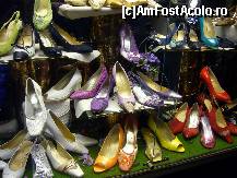 [P29] Viena, vitrina pe  Karntner Strasse, ce ziceti doamnelor?? » foto by magdalena
 - 
<span class="allrVoted glyphicon glyphicon-heart hidden" id="av151907"></span>
<a class="m-l-10 hidden" id="sv151907" onclick="voting_Foto_DelVot(,151907,461)" role="button">șterge vot <span class="glyphicon glyphicon-remove"></span></a>
<a id="v9151907" class=" c-red"  onclick="voting_Foto_SetVot(151907)" role="button"><span class="glyphicon glyphicon-heart-empty"></span> <b>LIKE</b> = Votează poza</a> <img class="hidden"  id="f151907W9" src="/imagini/loader.gif" border="0" /><span class="AjErrMes hidden" id="e151907ErM"></span>