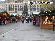 [P32] ... produse alimentare, băuturi şi articole de sezon...  Lebkuchen (turta dulce), gebrannte Mandeln (migdale prajite), Waffeln (vafe), Maroni (castane dulci), Bratkartoffel (cartofi copti), Bratwurst (cârnaţi prăjiţi) şi - nu în ultimul rând -  Glühwein (vin fiert) şi Punsch (glogg) » foto by mirelaviolet
 - 
<span class="allrVoted glyphicon glyphicon-heart hidden" id="av170089"></span>
<a class="m-l-10 hidden" id="sv170089" onclick="voting_Foto_DelVot(,170089,461)" role="button">șterge vot <span class="glyphicon glyphicon-remove"></span></a>
<a id="v9170089" class=" c-red"  onclick="voting_Foto_SetVot(170089)" role="button"><span class="glyphicon glyphicon-heart-empty"></span> <b>LIKE</b> = Votează poza</a> <img class="hidden"  id="f170089W9" src="/imagini/loader.gif" border="0" /><span class="AjErrMes hidden" id="e170089ErM"></span>