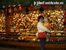 [P41] Stand cu minunate globuri pictate manual » foto by mirelaviolet
 - 
<span class="allrVoted glyphicon glyphicon-heart hidden" id="av170098"></span>
<a class="m-l-10 hidden" id="sv170098" onclick="voting_Foto_DelVot(,170098,461)" role="button">șterge vot <span class="glyphicon glyphicon-remove"></span></a>
<a id="v9170098" class=" c-red"  onclick="voting_Foto_SetVot(170098)" role="button"><span class="glyphicon glyphicon-heart-empty"></span> <b>LIKE</b> = Votează poza</a> <img class="hidden"  id="f170098W9" src="/imagini/loader.gif" border="0" /><span class="AjErrMes hidden" id="e170098ErM"></span>