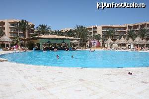 [P07] O parte din piscina si poolbar » foto by claudiu 71
 - 
<span class="allrVoted glyphicon glyphicon-heart hidden" id="av608750"></span>
<a class="m-l-10 hidden" id="sv608750" onclick="voting_Foto_DelVot(,608750,477)" role="button">șterge vot <span class="glyphicon glyphicon-remove"></span></a>
<a id="v9608750" class=" c-red"  onclick="voting_Foto_SetVot(608750)" role="button"><span class="glyphicon glyphicon-heart-empty"></span> <b>LIKE</b> = Votează poza</a> <img class="hidden"  id="f608750W9" src="/imagini/loader.gif" border="0" /><span class="AjErrMes hidden" id="e608750ErM"></span>