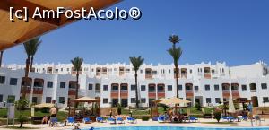 [P30] O vacanţă de relaxare - hotelul văzut de la piscină » foto by nicole33
 - 
<span class="allrVoted glyphicon glyphicon-heart hidden" id="av1091184"></span>
<a class="m-l-10 hidden" id="sv1091184" onclick="voting_Foto_DelVot(,1091184,48)" role="button">șterge vot <span class="glyphicon glyphicon-remove"></span></a>
<a id="v91091184" class=" c-red"  onclick="voting_Foto_SetVot(1091184)" role="button"><span class="glyphicon glyphicon-heart-empty"></span> <b>LIKE</b> = Votează poza</a> <img class="hidden"  id="f1091184W9" src="/imagini/loader.gif" border="0" /><span class="AjErrMes hidden" id="e1091184ErM"></span>