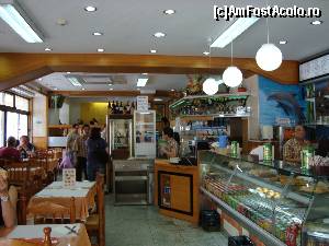 [P17] la raionul de servire il vedeti pe patronul localului, de la care nu am priceput o iota de limba portugheza » foto by mireille
 - 
<span class="allrVoted glyphicon glyphicon-heart hidden" id="av504809"></span>
<a class="m-l-10 hidden" id="sv504809" onclick="voting_Foto_DelVot(,504809,516)" role="button">șterge vot <span class="glyphicon glyphicon-remove"></span></a>
<a id="v9504809" class=" c-red"  onclick="voting_Foto_SetVot(504809)" role="button"><span class="glyphicon glyphicon-heart-empty"></span> <b>LIKE</b> = Votează poza</a> <img class="hidden"  id="f504809W9" src="/imagini/loader.gif" border="0" /><span class="AjErrMes hidden" id="e504809ErM"></span>
