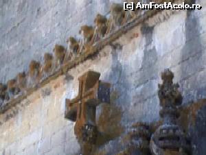[P17] Crucea lui Hristos de deasupra ferestrei în stil manuelin de la Tomar.  » foto by Carmen Ion
 - 
<span class="allrVoted glyphicon glyphicon-heart hidden" id="av613558"></span>
<a class="m-l-10 hidden" id="sv613558" onclick="voting_Foto_DelVot(,613558,516)" role="button">șterge vot <span class="glyphicon glyphicon-remove"></span></a>
<a id="v9613558" class=" c-red"  onclick="voting_Foto_SetVot(613558)" role="button"><span class="glyphicon glyphicon-heart-empty"></span> <b>LIKE</b> = Votează poza</a> <img class="hidden"  id="f613558W9" src="/imagini/loader.gif" border="0" /><span class="AjErrMes hidden" id="e613558ErM"></span>