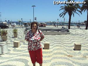 [P10] Cascais: Largo Luis de Camoes, cea mai mare piaţă din staţiune, situată în faţa Plajei Pescarilor.  » foto by Carmen Ion
 - 
<span class="allrVoted glyphicon glyphicon-heart hidden" id="av621854"></span>
<a class="m-l-10 hidden" id="sv621854" onclick="voting_Foto_DelVot(,621854,516)" role="button">șterge vot <span class="glyphicon glyphicon-remove"></span></a>
<a id="v9621854" class=" c-red"  onclick="voting_Foto_SetVot(621854)" role="button"><span class="glyphicon glyphicon-heart-empty"></span> <b>LIKE</b> = Votează poza</a> <img class="hidden"  id="f621854W9" src="/imagini/loader.gif" border="0" /><span class="AjErrMes hidden" id="e621854ErM"></span>