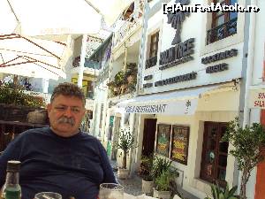 [P13] Cascais: jumătatea mea mai bună - mustăciosul gânditor (?), în aşteptarea bucatelor.  » foto by Carmen Ion
 - 
<span class="allrVoted glyphicon glyphicon-heart hidden" id="av621857"></span>
<a class="m-l-10 hidden" id="sv621857" onclick="voting_Foto_DelVot(,621857,516)" role="button">șterge vot <span class="glyphicon glyphicon-remove"></span></a>
<a id="v9621857" class=" c-red"  onclick="voting_Foto_SetVot(621857)" role="button"><span class="glyphicon glyphicon-heart-empty"></span> <b>LIKE</b> = Votează poza</a> <img class="hidden"  id="f621857W9" src="/imagini/loader.gif" border="0" /><span class="AjErrMes hidden" id="e621857ErM"></span>