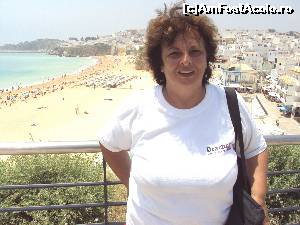 [P17] Iată ce lată e plaja din Albufeira şi ce frumos se văd, cocoţate pe deal, casele tipic mediteraneene, zugrăvite în alb.  » foto by Carmen Ion
 - 
<span class="allrVoted glyphicon glyphicon-heart hidden" id="av621868"></span>
<a class="m-l-10 hidden" id="sv621868" onclick="voting_Foto_DelVot(,621868,516)" role="button">șterge vot <span class="glyphicon glyphicon-remove"></span></a>
<a id="v9621868" class=" c-red"  onclick="voting_Foto_SetVot(621868)" role="button"><span class="glyphicon glyphicon-heart-empty"></span> <b>LIKE</b> = Votează poza</a> <img class="hidden"  id="f621868W9" src="/imagini/loader.gif" border="0" /><span class="AjErrMes hidden" id="e621868ErM"></span>