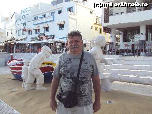 [P18] Albufeira - statui simpatice, cu tentă marină, pe Rua da Bateria, imediat lângă plajă.  » foto by Carmen Ion
 - 
<span class="allrVoted glyphicon glyphicon-heart hidden" id="av621869"></span>
<a class="m-l-10 hidden" id="sv621869" onclick="voting_Foto_DelVot(,621869,516)" role="button">șterge vot <span class="glyphicon glyphicon-remove"></span></a>
<a id="v9621869" class=" c-red"  onclick="voting_Foto_SetVot(621869)" role="button"><span class="glyphicon glyphicon-heart-empty"></span> <b>LIKE</b> = Votează poza</a> <img class="hidden"  id="f621869W9" src="/imagini/loader.gif" border="0" /><span class="AjErrMes hidden" id="e621869ErM"></span>