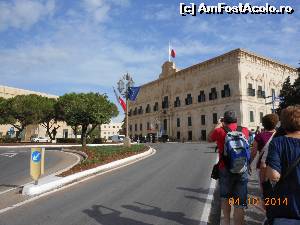 [P12] Malta - Valletta, Auberge de Castille.  » foto by iulianic
 - 
<span class="allrVoted glyphicon glyphicon-heart hidden" id="av565478"></span>
<a class="m-l-10 hidden" id="sv565478" onclick="voting_Foto_DelVot(,565478,557)" role="button">șterge vot <span class="glyphicon glyphicon-remove"></span></a>
<a id="v9565478" class=" c-red"  onclick="voting_Foto_SetVot(565478)" role="button"><span class="glyphicon glyphicon-heart-empty"></span> <b>LIKE</b> = Votează poza</a> <img class="hidden"  id="f565478W9" src="/imagini/loader.gif" border="0" /><span class="AjErrMes hidden" id="e565478ErM"></span>