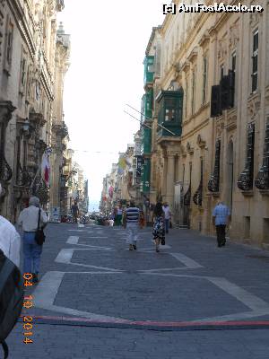[P13] Malta - Valletta, stradă coborând spre malul mării.  » foto by iulianic
 - 
<span class="allrVoted glyphicon glyphicon-heart hidden" id="av565479"></span>
<a class="m-l-10 hidden" id="sv565479" onclick="voting_Foto_DelVot(,565479,557)" role="button">șterge vot <span class="glyphicon glyphicon-remove"></span></a>
<a id="v9565479" class=" c-red"  onclick="voting_Foto_SetVot(565479)" role="button"><span class="glyphicon glyphicon-heart-empty"></span> <b>LIKE</b> = Votează poza</a> <img class="hidden"  id="f565479W9" src="/imagini/loader.gif" border="0" /><span class="AjErrMes hidden" id="e565479ErM"></span>
