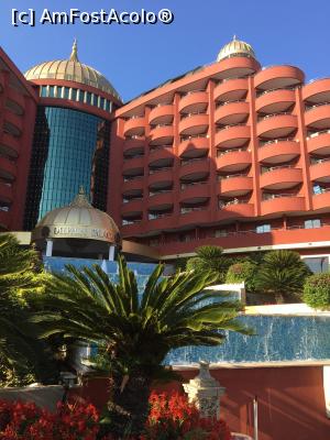 [P06] Intrarea principala in Hotel. Bineinteles, bagajele le preia personalul Hotelului... pana la camera. Turistul... servit cu sampanie. Si, fara griji.  » foto by mariancris
 - 
<span class="allrVoted glyphicon glyphicon-heart hidden" id="av987409"></span>
<a class="m-l-10 hidden" id="sv987409" onclick="voting_Foto_DelVot(,987409,6)" role="button">șterge vot <span class="glyphicon glyphicon-remove"></span></a>
<a id="v9987409" class=" c-red"  onclick="voting_Foto_SetVot(987409)" role="button"><span class="glyphicon glyphicon-heart-empty"></span> <b>LIKE</b> = Votează poza</a> <img class="hidden"  id="f987409W9" src="/imagini/loader.gif" border="0" /><span class="AjErrMes hidden" id="e987409ErM"></span>