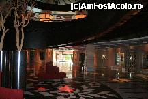 [P12] Zona de shoping, care este situata sub lobby. Se ajunge de acolo de pe o platforma in spirala » foto by santana*
 - 
<span class="allrVoted glyphicon glyphicon-heart hidden" id="av295072"></span>
<a class="m-l-10 hidden" id="sv295072" onclick="voting_Foto_DelVot(,295072,622)" role="button">șterge vot <span class="glyphicon glyphicon-remove"></span></a>
<a id="v9295072" class=" c-red"  onclick="voting_Foto_SetVot(295072)" role="button"><span class="glyphicon glyphicon-heart-empty"></span> <b>LIKE</b> = Votează poza</a> <img class="hidden"  id="f295072W9" src="/imagini/loader.gif" border="0" /><span class="AjErrMes hidden" id="e295072ErM"></span>