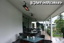 [P24] Iata si terasa pentru fumatori. In tavan spanzura aparatele de incalzit de care spuneam in review » foto by santana*
 - 
<span class="allrVoted glyphicon glyphicon-heart hidden" id="av295084"></span>
<a class="m-l-10 hidden" id="sv295084" onclick="voting_Foto_DelVot(,295084,622)" role="button">șterge vot <span class="glyphicon glyphicon-remove"></span></a>
<a id="v9295084" class=" c-red"  onclick="voting_Foto_SetVot(295084)" role="button"><span class="glyphicon glyphicon-heart-empty"></span> <b>LIKE</b> = Votează poza</a> <img class="hidden"  id="f295084W9" src="/imagini/loader.gif" border="0" /><span class="AjErrMes hidden" id="e295084ErM"></span>