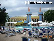 [P04] Piscina pentru copii si Kids Club-ul. Din nefericire poza a fost facuta in ultima zi de sejur, cand s-a stricat vremea. Totusi,aveti la dispozitie cateva tobogane cu apa pentru a va satisface buna dispozitie. » foto by Astral*
 - 
<span class="allrVoted glyphicon glyphicon-heart hidden" id="av220261"></span>
<a class="m-l-10 hidden" id="sv220261" onclick="voting_Foto_DelVot(,220261,649)" role="button">șterge vot <span class="glyphicon glyphicon-remove"></span></a>
<a id="v9220261" class=" c-red"  onclick="voting_Foto_SetVot(220261)" role="button"><span class="glyphicon glyphicon-heart-empty"></span> <b>LIKE</b> = Votează poza</a> <img class="hidden"  id="f220261W9" src="/imagini/loader.gif" border="0" /><span class="AjErrMes hidden" id="e220261ErM"></span>
