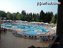 [P01] Piscina. Vedere de la balconul camerei situate la et. 1. Personalul tocmai spalase gresia si aranjase sezlongurile » foto by silvia tudoran
 - 
<span class="allrVoted glyphicon glyphicon-heart hidden" id="av243332"></span>
<a class="m-l-10 hidden" id="sv243332" onclick="voting_Foto_DelVot(,243332,649)" role="button">șterge vot <span class="glyphicon glyphicon-remove"></span></a>
<a id="v9243332" class=" c-red"  onclick="voting_Foto_SetVot(243332)" role="button"><span class="glyphicon glyphicon-heart-empty"></span> <b>LIKE</b> = Votează poza</a> <img class="hidden"  id="f243332W9" src="/imagini/loader.gif" border="0" /><span class="AjErrMes hidden" id="e243332ErM"></span>