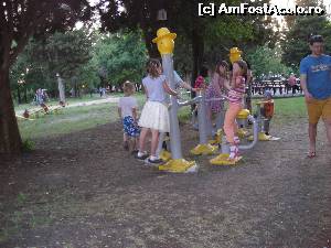 [P34] Linie aparate gimnastica pentru copii... foarte bune...  » foto by anghelada
 - 
<span class="allrVoted glyphicon glyphicon-heart hidden" id="av525659"></span>
<a class="m-l-10 hidden" id="sv525659" onclick="voting_Foto_DelVot(,525659,649)" role="button">șterge vot <span class="glyphicon glyphicon-remove"></span></a>
<a id="v9525659" class=" c-red"  onclick="voting_Foto_SetVot(525659)" role="button"><span class="glyphicon glyphicon-heart-empty"></span> <b>LIKE</b> = Votează poza</a> <img class="hidden"  id="f525659W9" src="/imagini/loader.gif" border="0" /><span class="AjErrMes hidden" id="e525659ErM"></span>
