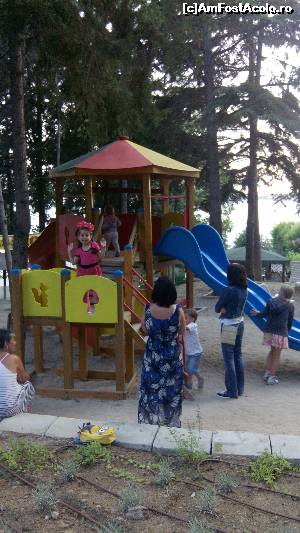 [P16] Locul de joaca pentru copii din fata hotelului Bay » foto by ninaa
 - 
<span class="allrVoted glyphicon glyphicon-heart hidden" id="av639447"></span>
<a class="m-l-10 hidden" id="sv639447" onclick="voting_Foto_DelVot(,639447,649)" role="button">șterge vot <span class="glyphicon glyphicon-remove"></span></a>
<a id="v9639447" class=" c-red"  onclick="voting_Foto_SetVot(639447)" role="button"><span class="glyphicon glyphicon-heart-empty"></span> <b>LIKE</b> = Votează poza</a> <img class="hidden"  id="f639447W9" src="/imagini/loader.gif" border="0" /><span class="AjErrMes hidden" id="e639447ErM"></span>