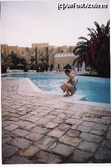 [P14] Hotelul Yadis Oasis Kebili la care am fost cazați în Douz. Este locul potrivit pentru o vacanţă plăcută şi relaxată.  » foto by gettutza
 - 
<span class="allrVoted glyphicon glyphicon-heart hidden" id="av384048"></span>
<a class="m-l-10 hidden" id="sv384048" onclick="voting_Foto_DelVot(,384048,658)" role="button">șterge vot <span class="glyphicon glyphicon-remove"></span></a>
<a id="v9384048" class=" c-red"  onclick="voting_Foto_SetVot(384048)" role="button"><span class="glyphicon glyphicon-heart-empty"></span> <b>LIKE</b> = Votează poza</a> <img class="hidden"  id="f384048W9" src="/imagini/loader.gif" border="0" /><span class="AjErrMes hidden" id="e384048ErM"></span>