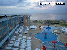 [P05] piscina si plaja de la Dolphin Marina, direct pe malul marii....nu cred insa ca este prea placut sa stai in camerele de la parter... » foto by hlli
 - 
<span class="allrVoted glyphicon glyphicon-heart hidden" id="av212556"></span>
<a class="m-l-10 hidden" id="sv212556" onclick="voting_Foto_DelVot(,212556,679)" role="button">șterge vot <span class="glyphicon glyphicon-remove"></span></a>
<a id="v9212556" class=" c-red"  onclick="voting_Foto_SetVot(212556)" role="button"><span class="glyphicon glyphicon-heart-empty"></span> <b>LIKE</b> = Votează poza</a> <img class="hidden"  id="f212556W9" src="/imagini/loader.gif" border="0" /><span class="AjErrMes hidden" id="e212556ErM"></span>