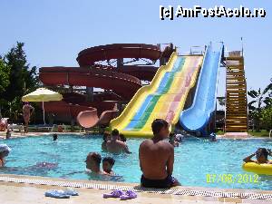 [P11] Piscina 'mare' cu cele 3 topogane pentru adulti si copii mici insotiti de parinti.  » foto by rora
 - 
<span class="allrVoted glyphicon glyphicon-heart hidden" id="av350043"></span>
<a class="m-l-10 hidden" id="sv350043" onclick="voting_Foto_DelVot(,350043,70)" role="button">șterge vot <span class="glyphicon glyphicon-remove"></span></a>
<a id="v9350043" class=" c-red"  onclick="voting_Foto_SetVot(350043)" role="button"><span class="glyphicon glyphicon-heart-empty"></span> <b>LIKE</b> = Votează poza</a> <img class="hidden"  id="f350043W9" src="/imagini/loader.gif" border="0" /><span class="AjErrMes hidden" id="e350043ErM"></span>