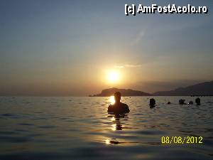 [P14] Apus de soare in mare. Nu degeaba hotelul se numeste Sunset...  » foto by rora
 - 
<span class="allrVoted glyphicon glyphicon-heart hidden" id="av350051"></span>
<a class="m-l-10 hidden" id="sv350051" onclick="voting_Foto_DelVot(,350051,70)" role="button">șterge vot <span class="glyphicon glyphicon-remove"></span></a>
<a id="v9350051" class=" c-red"  onclick="voting_Foto_SetVot(350051)" role="button"><span class="glyphicon glyphicon-heart-empty"></span> <b>LIKE</b> = Votează poza</a> <img class="hidden"  id="f350051W9" src="/imagini/loader.gif" border="0" /><span class="AjErrMes hidden" id="e350051ErM"></span>