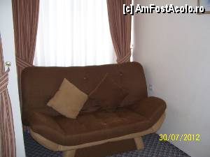 [P02] Canapeaua din camera, pe care se poate dormi foarte bine.  » foto by rora
 - 
<span class="allrVoted glyphicon glyphicon-heart hidden" id="av350034"></span>
<a class="m-l-10 hidden" id="sv350034" onclick="voting_Foto_DelVot(,350034,70)" role="button">șterge vot <span class="glyphicon glyphicon-remove"></span></a>
<a id="v9350034" class=" c-red"  onclick="voting_Foto_SetVot(350034)" role="button"><span class="glyphicon glyphicon-heart-empty"></span> <b>LIKE</b> = Votează poza</a> <img class="hidden"  id="f350034W9" src="/imagini/loader.gif" border="0" /><span class="AjErrMes hidden" id="e350034ErM"></span>