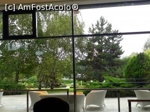 [P18] Hotel Europa.Gradina, privita prin geamurile mari de la receptie. » foto by Floria
 - 
<span class="allrVoted glyphicon glyphicon-heart hidden" id="av1204415"></span>
<a class="m-l-10 hidden" id="sv1204415" onclick="voting_Foto_DelVot(,1204415,731)" role="button">șterge vot <span class="glyphicon glyphicon-remove"></span></a>
<a id="v91204415" class=" c-red"  onclick="voting_Foto_SetVot(1204415)" role="button"><span class="glyphicon glyphicon-heart-empty"></span> <b>LIKE</b> = Votează poza</a> <img class="hidden"  id="f1204415W9" src="/imagini/loader.gif" border="0" /><span class="AjErrMes hidden" id="e1204415ErM"></span>