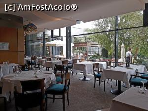 [P19] Hotel Europa.Restaurantul cu mese distantate prin intercalarea unei mese libere intre mesele ocupate. » foto by Floria
 - 
<span class="allrVoted glyphicon glyphicon-heart hidden" id="av1204421"></span>
<a class="m-l-10 hidden" id="sv1204421" onclick="voting_Foto_DelVot(,1204421,731)" role="button">șterge vot <span class="glyphicon glyphicon-remove"></span></a>
<a id="v91204421" class=" c-red"  onclick="voting_Foto_SetVot(1204421)" role="button"><span class="glyphicon glyphicon-heart-empty"></span> <b>LIKE</b> = Votează poza</a> <img class="hidden"  id="f1204421W9" src="/imagini/loader.gif" border="0" /><span class="AjErrMes hidden" id="e1204421ErM"></span>