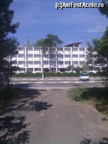 [P01] eu am avut loc de parcare, tinand cont ca erau 2-3 masini, dar ma gandesc cum arata in timpul sezonului, cand sunt cam 20-30 de locuri de parcare pentru un hotel.  acoperisul care se vede 'peste' hotel e al hotelului din spate. minerva nu are panouri solare. » foto by andrei_f
 - 
<span class="allrVoted glyphicon glyphicon-heart hidden" id="av428573"></span>
<a class="m-l-10 hidden" id="sv428573" onclick="voting_Foto_DelVot(,428573,742)" role="button">șterge vot <span class="glyphicon glyphicon-remove"></span></a>
<a id="v9428573" class=" c-red"  onclick="voting_Foto_SetVot(428573)" role="button"><span class="glyphicon glyphicon-heart-empty"></span> <b>LIKE</b> = Votează poza</a> <img class="hidden"  id="f428573W9" src="/imagini/loader.gif" border="0" /><span class="AjErrMes hidden" id="e428573ErM"></span>