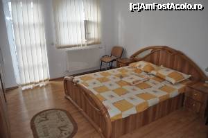 [P09] Camera mare a apartamentului, cu acces la balconul cu vedere spre strada principala » foto by ctc
 - 
<span class="allrVoted glyphicon glyphicon-heart hidden" id="av365784"></span>
<a class="m-l-10 hidden" id="sv365784" onclick="voting_Foto_DelVot(,365784,750)" role="button">șterge vot <span class="glyphicon glyphicon-remove"></span></a>
<a id="v9365784" class=" c-red"  onclick="voting_Foto_SetVot(365784)" role="button"><span class="glyphicon glyphicon-heart-empty"></span> <b>LIKE</b> = Votează poza</a> <img class="hidden"  id="f365784W9" src="/imagini/loader.gif" border="0" /><span class="AjErrMes hidden" id="e365784ErM"></span>