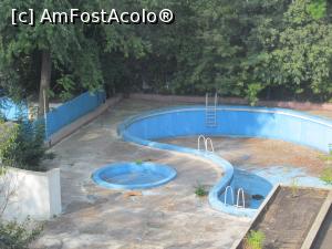 [P09] Piscina, lăsată în paragină / A parlagon hagyott uszoda » foto by maimutarescu
 - 
<span class="allrVoted glyphicon glyphicon-heart hidden" id="av806142"></span>
<a class="m-l-10 hidden" id="sv806142" onclick="voting_Foto_DelVot(,806142,753)" role="button">șterge vot <span class="glyphicon glyphicon-remove"></span></a>
<a id="v9806142" class=" c-red"  onclick="voting_Foto_SetVot(806142)" role="button"><span class="glyphicon glyphicon-heart-empty"></span> <b>LIKE</b> = Votează poza</a> <img class="hidden"  id="f806142W9" src="/imagini/loader.gif" border="0" /><span class="AjErrMes hidden" id="e806142ErM"></span>