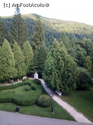 [P02] Vedere din camera de hotel - statuia lui Ion Creangă în Parcul Dimitrie Ghica » foto by il_ma_ra
 - 
<span class="allrVoted glyphicon glyphicon-heart hidden" id="av1096928"></span>
<a class="m-l-10 hidden" id="sv1096928" onclick="voting_Foto_DelVot(,1096928,762)" role="button">șterge vot <span class="glyphicon glyphicon-remove"></span></a>
<a id="v91096928" class=" c-red"  onclick="voting_Foto_SetVot(1096928)" role="button"><span class="glyphicon glyphicon-heart-empty"></span> <b>LIKE</b> = Votează poza</a> <img class="hidden"  id="f1096928W9" src="/imagini/loader.gif" border="0" /><span class="AjErrMes hidden" id="e1096928ErM"></span>