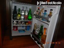 [P18] Hotel Iaki - minibarul garnisit cu de toate. M-a enervat anunţul de pe mini-bar, prin care se anunţa perceperea unei taxe de 10 euro, pentru folosirea lui la răcirea băuturilor aduse de afară. Şi, vara ce faci? » foto by creivean
 - 
<span class="allrVoted glyphicon glyphicon-heart hidden" id="av139961"></span>
<a class="m-l-10 hidden" id="sv139961" onclick="voting_Foto_DelVot(,139961,768)" role="button">șterge vot <span class="glyphicon glyphicon-remove"></span></a>
<a id="v9139961" class=" c-red"  onclick="voting_Foto_SetVot(139961)" role="button"><span class="glyphicon glyphicon-heart-empty"></span> <b>LIKE</b> = Votează poza</a> <img class="hidden"  id="f139961W9" src="/imagini/loader.gif" border="0" /><span class="AjErrMes hidden" id="e139961ErM"></span>