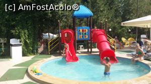 [P33] Între două mări - piscina pentru copii » foto by nicole33
 - 
<span class="allrVoted glyphicon glyphicon-heart hidden" id="av914519"></span>
<a class="m-l-10 hidden" id="sv914519" onclick="voting_Foto_DelVot(,914519,782)" role="button">șterge vot <span class="glyphicon glyphicon-remove"></span></a>
<a id="v9914519" class=" c-red"  onclick="voting_Foto_SetVot(914519)" role="button"><span class="glyphicon glyphicon-heart-empty"></span> <b>LIKE</b> = Votează poza</a> <img class="hidden"  id="f914519W9" src="/imagini/loader.gif" border="0" /><span class="AjErrMes hidden" id="e914519ErM"></span>