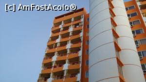 [P09] Între două mări - balconul camerei noastre, al doilea din stânga la etajul 9 » foto by nicole33
 - 
<span class="allrVoted glyphicon glyphicon-heart hidden" id="av914495"></span>
<a class="m-l-10 hidden" id="sv914495" onclick="voting_Foto_DelVot(,914495,782)" role="button">șterge vot <span class="glyphicon glyphicon-remove"></span></a>
<a id="v9914495" class=" c-red"  onclick="voting_Foto_SetVot(914495)" role="button"><span class="glyphicon glyphicon-heart-empty"></span> <b>LIKE</b> = Votează poza</a> <img class="hidden"  id="f914495W9" src="/imagini/loader.gif" border="0" /><span class="AjErrMes hidden" id="e914495ErM"></span>