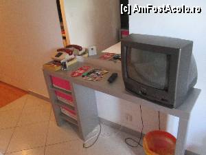 [P02] Tv-ul chiar daca era mic isi facea treaba.  » foto by Clotilde
 - 
<span class="allrVoted glyphicon glyphicon-heart hidden" id="av366445"></span>
<a class="m-l-10 hidden" id="sv366445" onclick="voting_Foto_DelVot(,366445,782)" role="button">șterge vot <span class="glyphicon glyphicon-remove"></span></a>
<a id="v9366445" class=" c-red"  onclick="voting_Foto_SetVot(366445)" role="button"><span class="glyphicon glyphicon-heart-empty"></span> <b>LIKE</b> = Votează poza</a> <img class="hidden"  id="f366445W9" src="/imagini/loader.gif" border="0" /><span class="AjErrMes hidden" id="e366445ErM"></span>