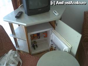 [P03] Minibarul, cu usa deschisa, deci... open bar. Dotat si el cu cele trebuitoare unui turist insetat.  » foto by Visan125
 - 
<span class="allrVoted glyphicon glyphicon-heart hidden" id="av361765"></span>
<a class="m-l-10 hidden" id="sv361765" onclick="voting_Foto_DelVot(,361765,786)" role="button">șterge vot <span class="glyphicon glyphicon-remove"></span></a>
<a id="v9361765" class=" c-red"  onclick="voting_Foto_SetVot(361765)" role="button"><span class="glyphicon glyphicon-heart-empty"></span> <b>LIKE</b> = Votează poza</a> <img class="hidden"  id="f361765W9" src="/imagini/loader.gif" border="0" /><span class="AjErrMes hidden" id="e361765ErM"></span>