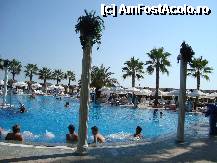 [P19] Aici se afla piscina de relaxare mai linistita. In spate de tot este Island Bar. » foto by stefanSB
 - 
<span class="allrVoted glyphicon glyphicon-heart hidden" id="av259809"></span>
<a class="m-l-10 hidden" id="sv259809" onclick="voting_Foto_DelVot(,259809,8)" role="button">șterge vot <span class="glyphicon glyphicon-remove"></span></a>
<a id="v9259809" class=" c-red"  onclick="voting_Foto_SetVot(259809)" role="button"><span class="glyphicon glyphicon-heart-empty"></span> <b>LIKE</b> = Votează poza</a> <img class="hidden"  id="f259809W9" src="/imagini/loader.gif" border="0" /><span class="AjErrMes hidden" id="e259809ErM"></span>