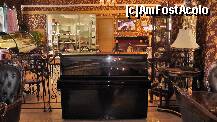 [P46] tot in lobby, era un pian iar in spate se vede cofetaria si un magazin cu suveniruri » foto by claudian
 - 
<span class="allrVoted glyphicon glyphicon-heart hidden" id="av235446"></span>
<a class="m-l-10 hidden" id="sv235446" onclick="voting_Foto_DelVot(,235446,8)" role="button">șterge vot <span class="glyphicon glyphicon-remove"></span></a>
<a id="v9235446" class=" c-red"  onclick="voting_Foto_SetVot(235446)" role="button"><span class="glyphicon glyphicon-heart-empty"></span> <b>LIKE</b> = Votează poza</a> <img class="hidden"  id="f235446W9" src="/imagini/loader.gif" border="0" /><span class="AjErrMes hidden" id="e235446ErM"></span>