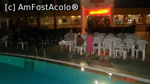 [P06] seara la barul de la piscina » foto by marian60
 - 
<span class="allrVoted glyphicon glyphicon-heart hidden" id="av839979"></span>
<a class="m-l-10 hidden" id="sv839979" onclick="voting_Foto_DelVot(,839979,8)" role="button">șterge vot <span class="glyphicon glyphicon-remove"></span></a>
<a id="v9839979" class=" c-red"  onclick="voting_Foto_SetVot(839979)" role="button"><span class="glyphicon glyphicon-heart-empty"></span> <b>LIKE</b> = Votează poza</a> <img class="hidden"  id="f839979W9" src="/imagini/loader.gif" border="0" /><span class="AjErrMes hidden" id="e839979ErM"></span>