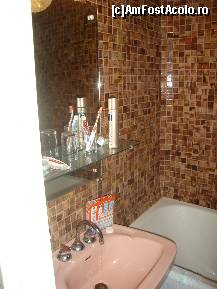 [P04] Baia-robinetul de la chiuveta normal ca picura... ca si toaleta. » foto by cryangel
 - 
<span class="allrVoted glyphicon glyphicon-heart hidden" id="av98152"></span>
<a class="m-l-10 hidden" id="sv98152" onclick="voting_Foto_DelVot(,98152,801)" role="button">șterge vot <span class="glyphicon glyphicon-remove"></span></a>
<a id="v998152" class=" c-red"  onclick="voting_Foto_SetVot(98152)" role="button"><span class="glyphicon glyphicon-heart-empty"></span> <b>LIKE</b> = Votează poza</a> <img class="hidden"  id="f98152W9" src="/imagini/loader.gif" border="0" /><span class="AjErrMes hidden" id="e98152ErM"></span>