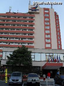 [P25] intrarea si o parte din hotel » foto by ms65
 - 
<span class="allrVoted glyphicon glyphicon-heart hidden" id="av82015"></span>
<a class="m-l-10 hidden" id="sv82015" onclick="voting_Foto_DelVot(,82015,807)" role="button">șterge vot <span class="glyphicon glyphicon-remove"></span></a>
<a id="v982015" class=" c-red"  onclick="voting_Foto_SetVot(82015)" role="button"><span class="glyphicon glyphicon-heart-empty"></span> <b>LIKE</b> = Votează poza</a> <img class="hidden"  id="f82015W9" src="/imagini/loader.gif" border="0" /><span class="AjErrMes hidden" id="e82015ErM"></span>