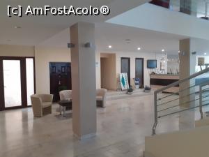 [P31] Recepţia. În stînga e uşa de acces la sanatoriu. În mijloc e farmacia » foto by tabache
 - 
<span class="allrVoted glyphicon glyphicon-heart hidden" id="av1242402"></span>
<a class="m-l-10 hidden" id="sv1242402" onclick="voting_Foto_DelVot(,1242402,807)" role="button">șterge vot <span class="glyphicon glyphicon-remove"></span></a>
<a id="v91242402" class=" c-red"  onclick="voting_Foto_SetVot(1242402)" role="button"><span class="glyphicon glyphicon-heart-empty"></span> <b>LIKE</b> = Votează poza</a> <img class="hidden"  id="f1242402W9" src="/imagini/loader.gif" border="0" /><span class="AjErrMes hidden" id="e1242402ErM"></span>
