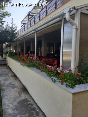 [P04] Terasa restaurantului » foto by tabache
 - 
<span class="allrVoted glyphicon glyphicon-heart hidden" id="av1242375"></span>
<a class="m-l-10 hidden" id="sv1242375" onclick="voting_Foto_DelVot(,1242375,807)" role="button">șterge vot <span class="glyphicon glyphicon-remove"></span></a>
<a id="v91242375" class=" c-red"  onclick="voting_Foto_SetVot(1242375)" role="button"><span class="glyphicon glyphicon-heart-empty"></span> <b>LIKE</b> = Votează poza</a> <img class="hidden"  id="f1242375W9" src="/imagini/loader.gif" border="0" /><span class="AjErrMes hidden" id="e1242375ErM"></span>