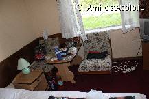 [P03] Si surpriza placuta sub tv este un frigider (gratuit) ce functiona perfect, plus masuta si fotoliile... scuze de deranju din camera... » foto by unoradean
 - 
<span class="allrVoted glyphicon glyphicon-heart hidden" id="av119605"></span>
<a class="m-l-10 hidden" id="sv119605" onclick="voting_Foto_DelVot(,119605,825)" role="button">șterge vot <span class="glyphicon glyphicon-remove"></span></a>
<a id="v9119605" class=" c-red"  onclick="voting_Foto_SetVot(119605)" role="button"><span class="glyphicon glyphicon-heart-empty"></span> <b>LIKE</b> = Votează poza</a> <img class="hidden"  id="f119605W9" src="/imagini/loader.gif" border="0" /><span class="AjErrMes hidden" id="e119605ErM"></span>