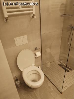 [P40] E bine ca era acest geam la dus sa nu se stropeasca in baie asta daca ar fi existat si o presiune normala a apei » foto by Teodor17
 - 
<span class="allrVoted glyphicon glyphicon-heart hidden" id="av1499102"></span>
<a class="m-l-10 hidden" id="sv1499102" onclick="voting_Foto_DelVot(,1499102,855)" role="button">șterge vot <span class="glyphicon glyphicon-remove"></span></a>
<a id="v91499102" class=" c-red"  onclick="voting_Foto_SetVot(1499102)" role="button"><span class="glyphicon glyphicon-heart-empty"></span> <b>LIKE</b> = Votează poza</a> <img class="hidden"  id="f1499102W9" src="/imagini/loader.gif" border="0" /><span class="AjErrMes hidden" id="e1499102ErM"></span>