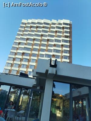 [P06] De la restaurant catre hotel,deja un geam de la etajul 10 lipseste si acolo nici nu sa renovat inca ! » foto by Teodor17
 - 
<span class="allrVoted glyphicon glyphicon-heart hidden" id="av1499068"></span>
<a class="m-l-10 hidden" id="sv1499068" onclick="voting_Foto_DelVot(,1499068,855)" role="button">șterge vot <span class="glyphicon glyphicon-remove"></span></a>
<a id="v91499068" class=" c-red"  onclick="voting_Foto_SetVot(1499068)" role="button"><span class="glyphicon glyphicon-heart-empty"></span> <b>LIKE</b> = Votează poza</a> <img class="hidden"  id="f1499068W9" src="/imagini/loader.gif" border="0" /><span class="AjErrMes hidden" id="e1499068ErM"></span>