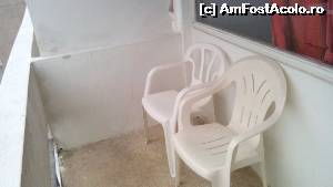 [P14] Scaune de plastic utile in balcon dar pe ele cameriste usuca presul ordinar din baie deci va inchipuiti ce boli puteti lua pe piele.  » foto by kristy_
 - 
<span class="allrVoted glyphicon glyphicon-heart hidden" id="av653991"></span>
<a class="m-l-10 hidden" id="sv653991" onclick="voting_Foto_DelVot(,653991,858)" role="button">șterge vot <span class="glyphicon glyphicon-remove"></span></a>
<a id="v9653991" class=" c-red"  onclick="voting_Foto_SetVot(653991)" role="button"><span class="glyphicon glyphicon-heart-empty"></span> <b>LIKE</b> = Votează poza</a> <img class="hidden"  id="f653991W9" src="/imagini/loader.gif" border="0" /><span class="AjErrMes hidden" id="e653991ErM"></span>