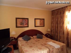 [P10] Playa de las Americas - Hotelul La Siesta. Interiorul camerei, paturile mari si comfortabile.  » foto by vega06
 - 
<span class="allrVoted glyphicon glyphicon-heart hidden" id="av573066"></span>
<a class="m-l-10 hidden" id="sv573066" onclick="voting_Foto_DelVot(,573066,871)" role="button">șterge vot <span class="glyphicon glyphicon-remove"></span></a>
<a id="v9573066" class=" c-red"  onclick="voting_Foto_SetVot(573066)" role="button"><span class="glyphicon glyphicon-heart-empty"></span> <b>LIKE</b> = Votează poza</a> <img class="hidden"  id="f573066W9" src="/imagini/loader.gif" border="0" /><span class="AjErrMes hidden" id="e573066ErM"></span>